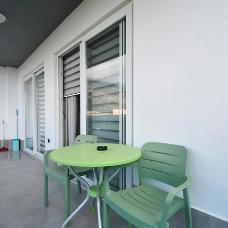 0036 Exodus In A Complex With Pool, Gym And , Mahmutlar